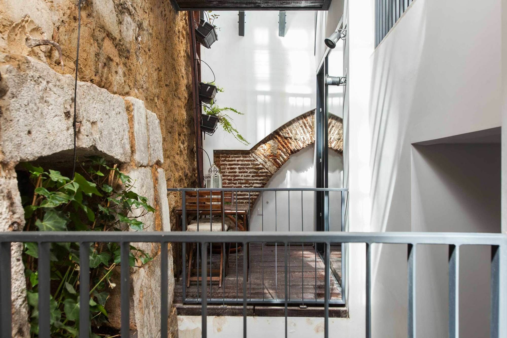 The Old Stables Chiado Apartments Lisbona Esterno foto